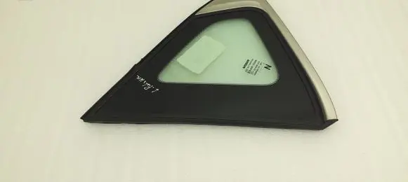 Nissan Pulsar Rear vent window glass 43R00048