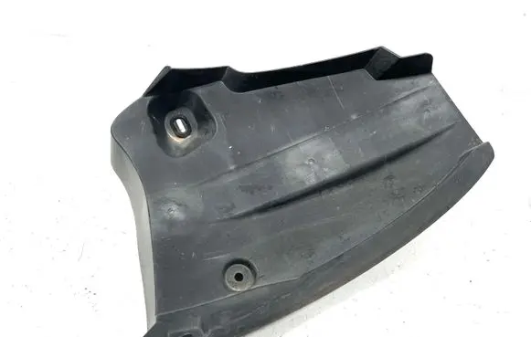 Rear arch fender liner splash guards
