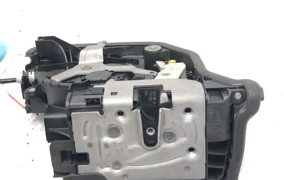 BMW X6 F16 Front door lock 7473146