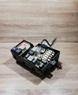 Ford Mondeo MK I Fuse module 3M5T14A142AB