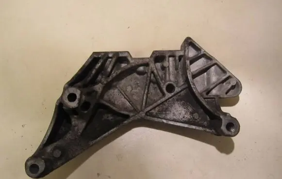 Volkswagen Golf VI Engine mounting bracket 06J199207P
