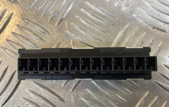 Mercedes-Benz SLK R172 Voltage converter inverter 0045468040