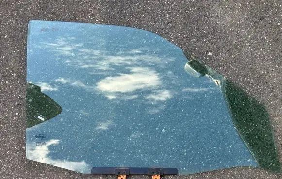 Nissan Terrano Front door window glass four-door 803002X000