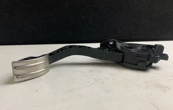 Ford Kuga II Accelerator throttle pedal HV619F836BA 6PV01036896