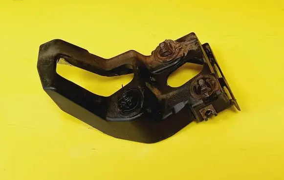 Audi A4 S4 B6 8E 8H Fender mounting bracket 8E0853922B