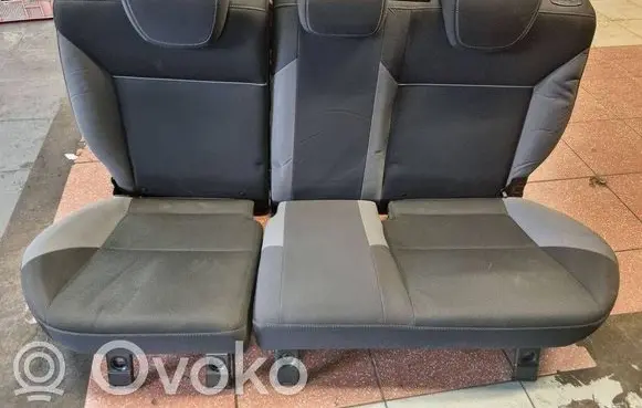 Ford Focus Second row seats 