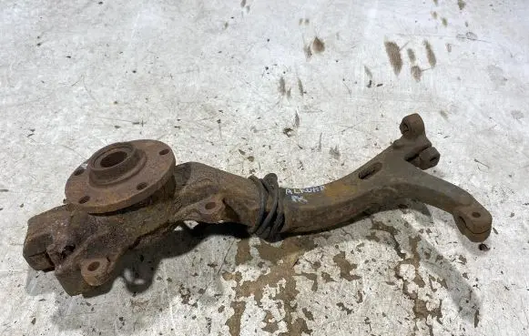 Front wheel hub spindle knuckle