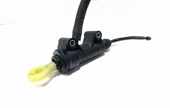 BMW 1 E82 E88 Clutch master cylinder 6773670