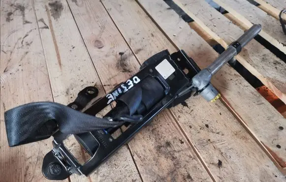 Volvo S40 Front seatbelt