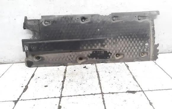 Center/middle under tray cover
