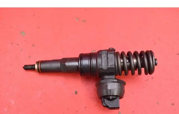 Volkswagen Golf IV Fuel injector 038130073AG