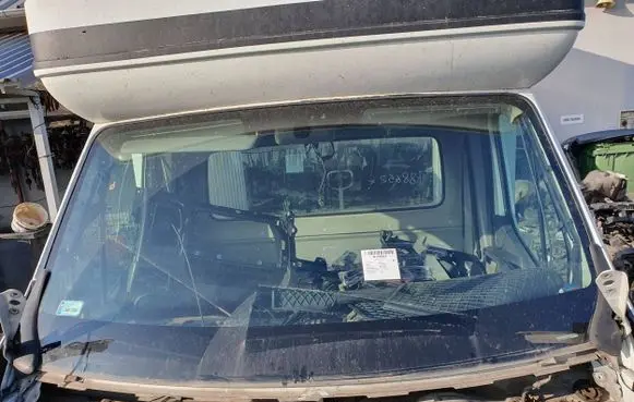 Renault Master III Front windscreen/windshield window 