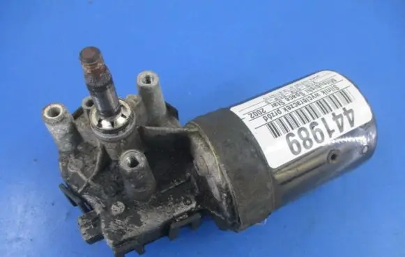 Mitsubishi Space Star Front wiper linkage and motor