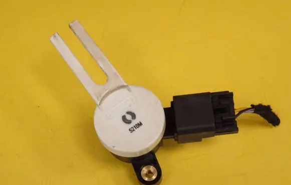 Opel Astra J Brake pedal sensor switch 13597418