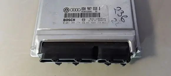 Volkswagen PASSAT B5 Engine control unit/module 0261204774 8D0907558B