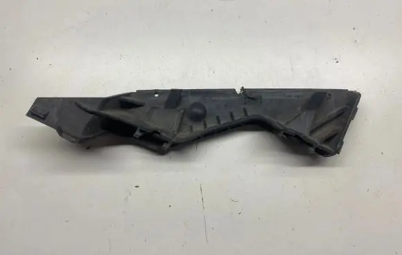 Volkswagen PASSAT B6 Front bumper mounting bracket 3C0807723