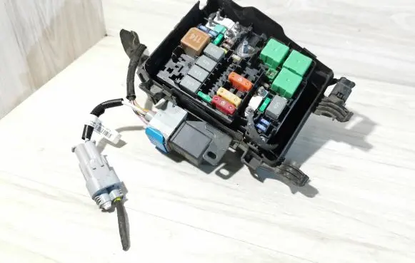 Citroen Jumpy Fuse module 9804848180 9673062180 442121720E