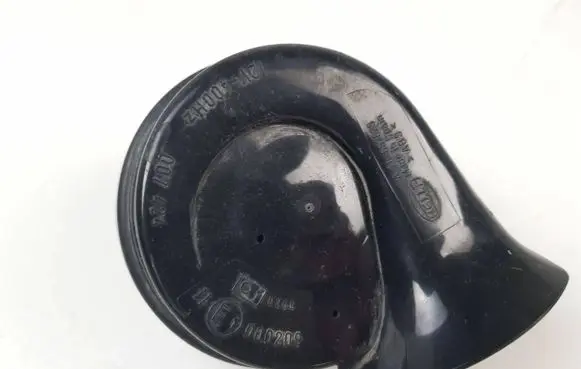 Audi A4 S4 B6 8E 8H Horn signal 8E0951221
