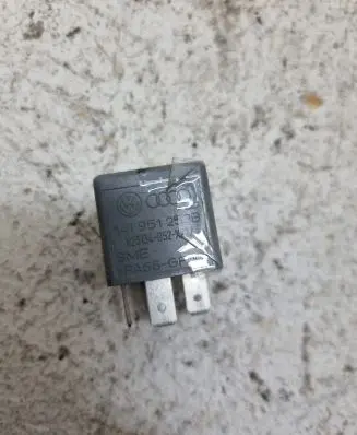 Volkswagen Touareg I Other relay 141951253B