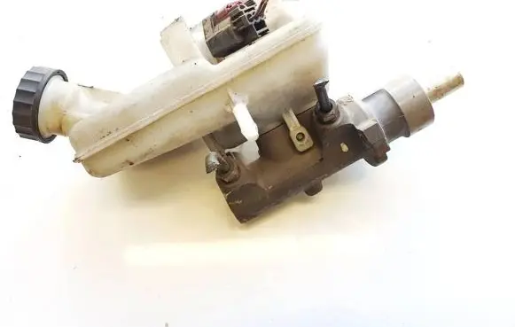 Master brake cylinder