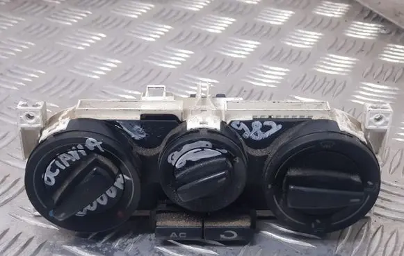 Skoda Octavia Mk1 (1U) Climate control unit 1J0820045E
