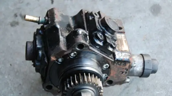 Renault Master III Fuel injection high pressure pump 0445010250