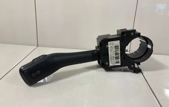 Volkswagen PASSAT B5.5 Indicator stalk 8L0953513G