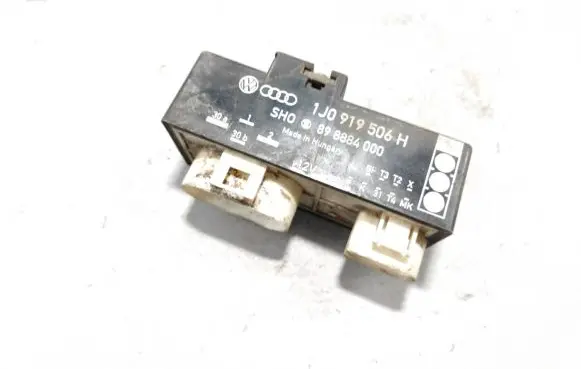Volkswagen Golf IV Coolant fan relay 1J0919506H 898884000