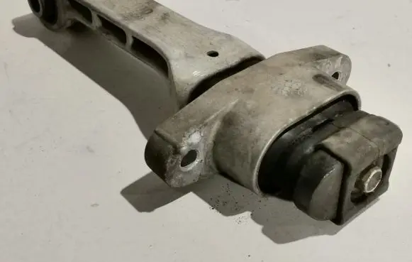 KIA Sportage Engine mount bracket 21957D9000