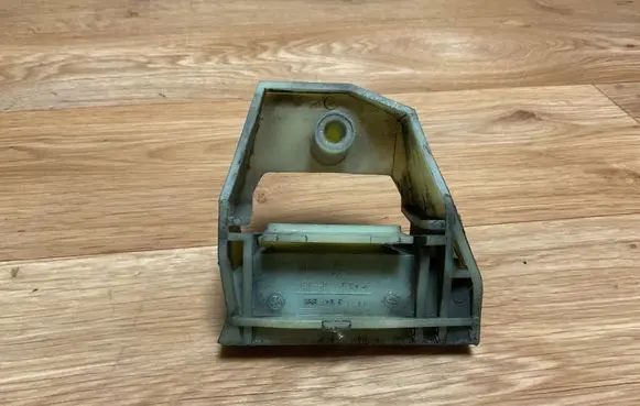 BMW 5 E39 Radiator mount bracket 17112247895