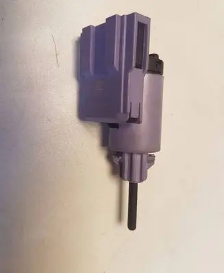 Audi A4 S4 B7 8E 8H Brake fluid reservoir filler cap with level sensor 6DD00862273