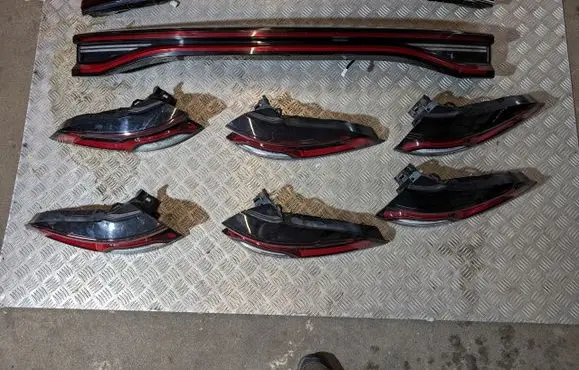 Toyota RAV 4 (XA40) Rear/tail lights set 