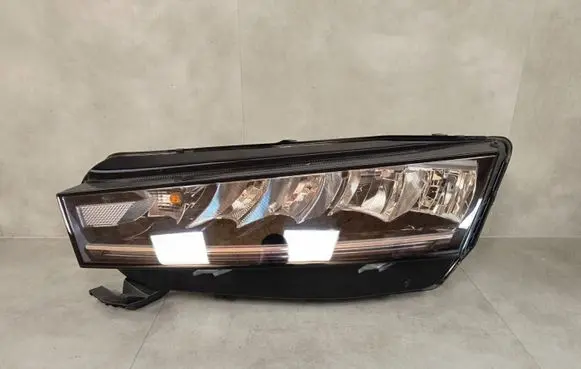 Skoda Octavia Mk4 Headlight/headlamp 5E4941015
