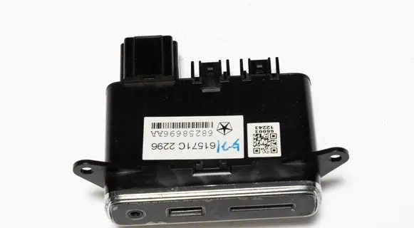 Jeep Grand Cherokee USB socket connector 68258696AA