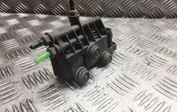 Land Rover Discovery 3 - LR3 Air suspension valve block RVH000055