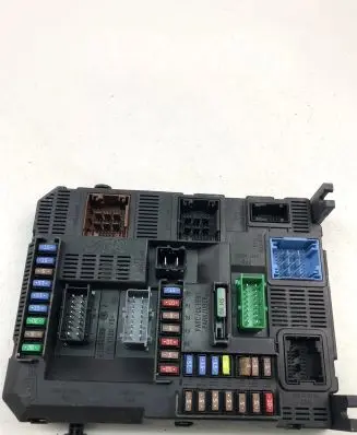 Peugeot 308 Fuse box set 9807054180