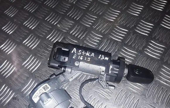 Opel Astra J Ignition lock 13430156