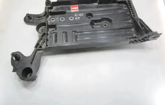 Volkswagen Golf VII Battery tray 5Q0915321H 5Q0915331J