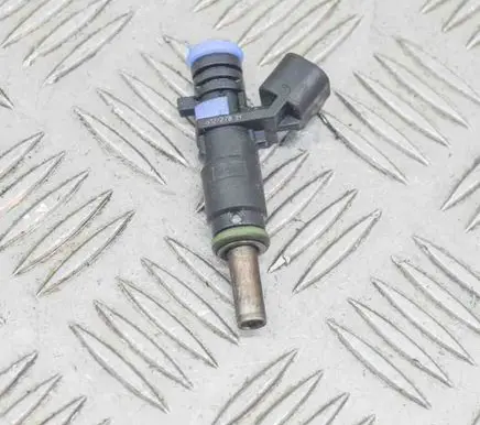 Opel Mokka Fuel injector 55562599