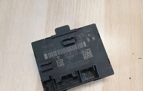 Audi A3 S3 8V Door control unit/module 5Q0959595A