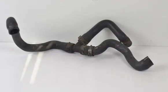 Mercedes-Benz C W203 Engine coolant pipe/hose 2035011082