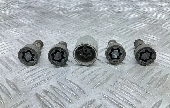 Volkswagen Eos Anti-theft wheel nuts and lock