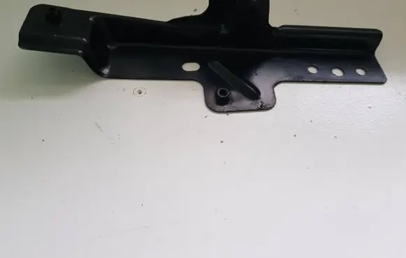 Audi Q7 4L Fender mounting bracket 4L0805697