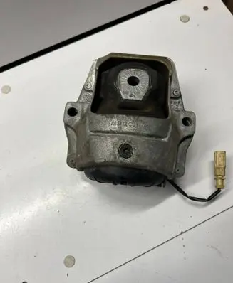 Audi A5 8T 8F Engine mount bracket 8R0199381