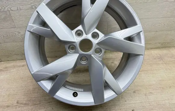 Skoda Octavia Mk4 R17 alloy rim 5E3601025AC