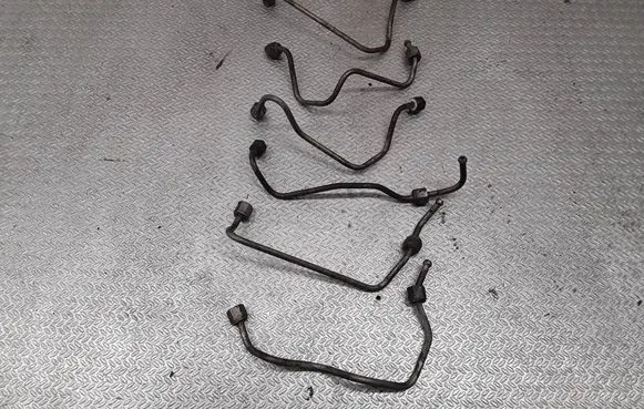 Volvo V70 Fuel injector supply line/pipe 