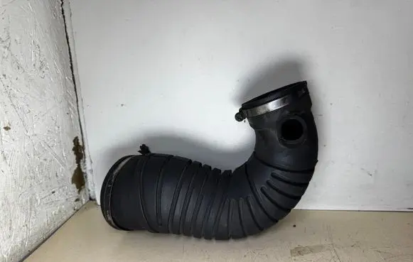 Air intake hose/pipe