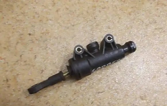 Clutch slave cylinder