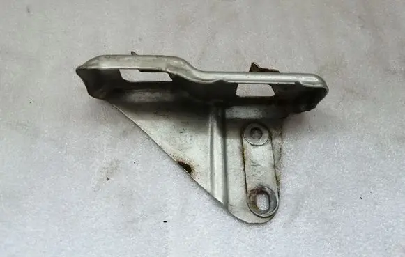 Toyota Avensis T250 Headlight/headlamp mounting bracket 5208205010