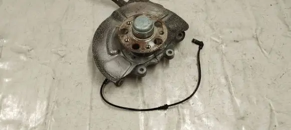 Mercedes-Benz CLS C218 X218 Front wheel hub A21810